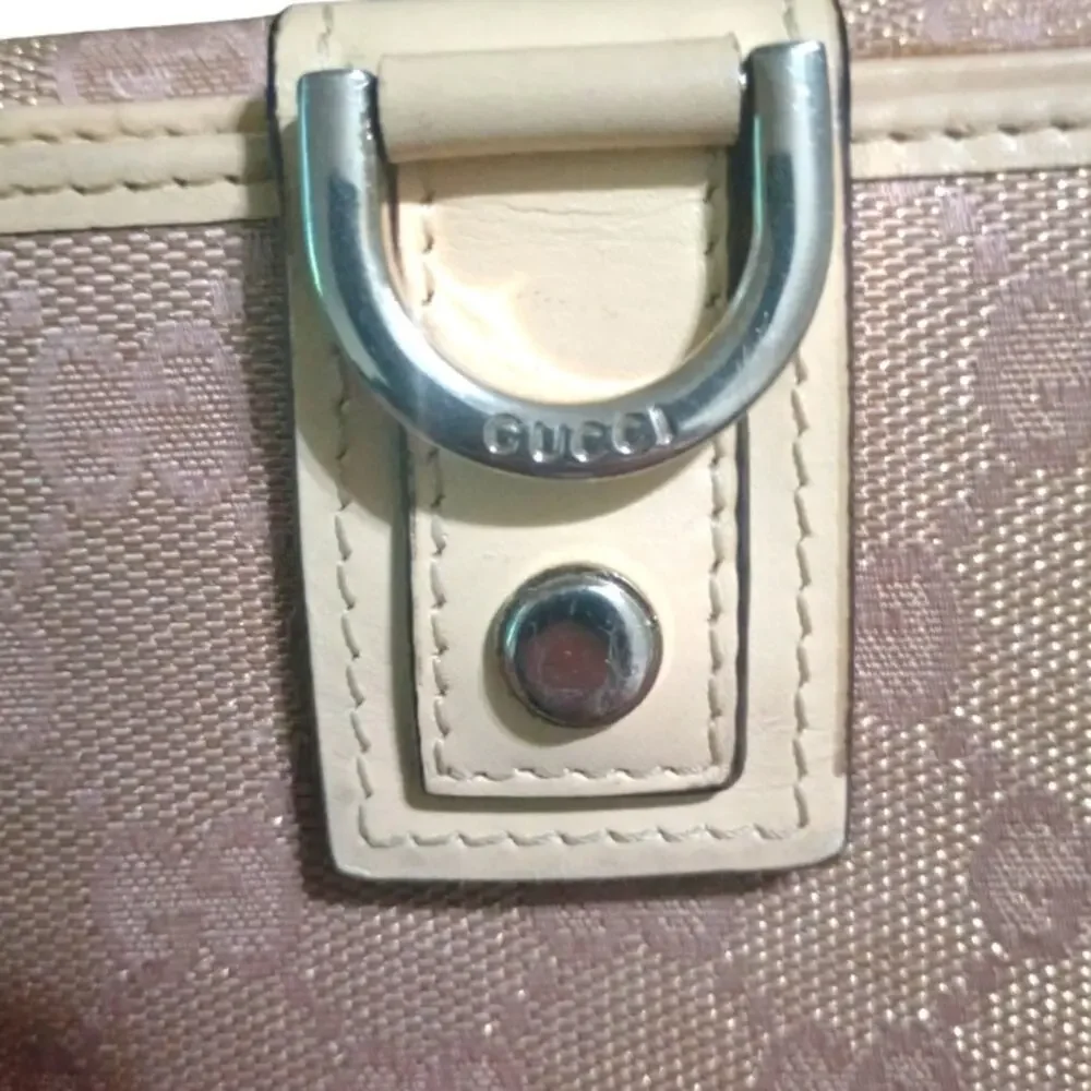 Authentic Gucci Pink and Silver D Ring Abby Compact Wallet - Picture 4 of 16